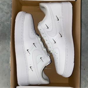 Air Force 1 size 8 silver swoosh